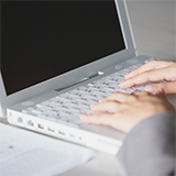 パソコン 仮想環境について SSDにDebianをダウンロードし、使用しています。 自宅のpcでDebianを立ち上げディレクトリを作成し、大学のpcで同じSSDを使用してdebianを開いてみたところ、自宅のpcで作成したフォルダなどがありませんでした。 何か原因がわかる方いらっしゃいますか、助けてください。